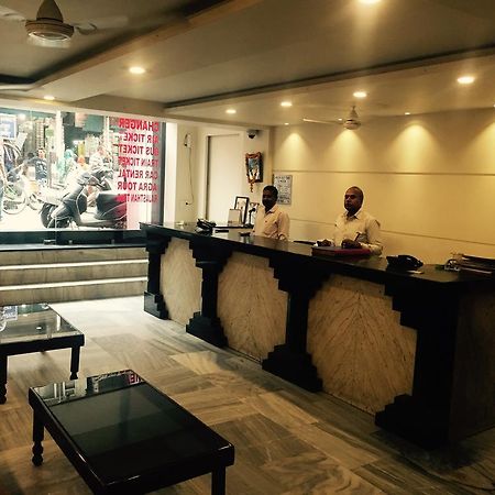 Vivek Hotel Új-Delhi Kültér fotó