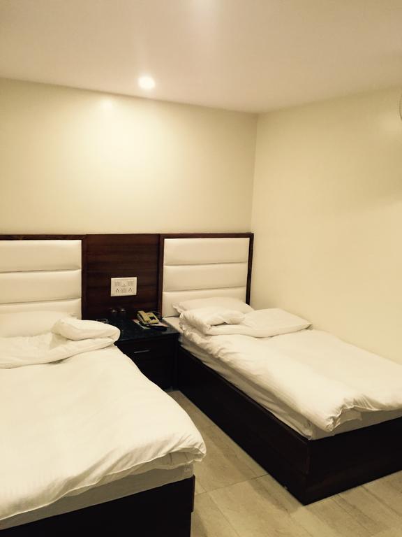Vivek Hotel Új-Delhi Kültér fotó