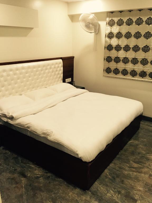 Vivek Hotel Új-Delhi Kültér fotó
