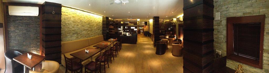 Vivek Hotel Új-Delhi Kültér fotó