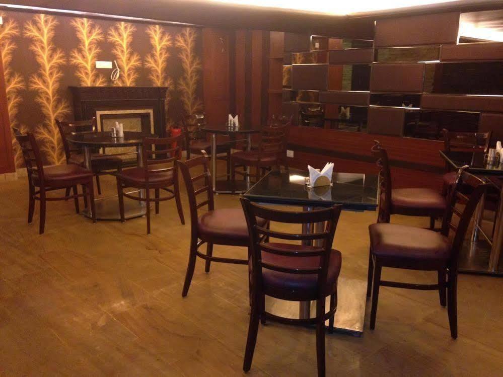 Vivek Hotel Új-Delhi Kültér fotó